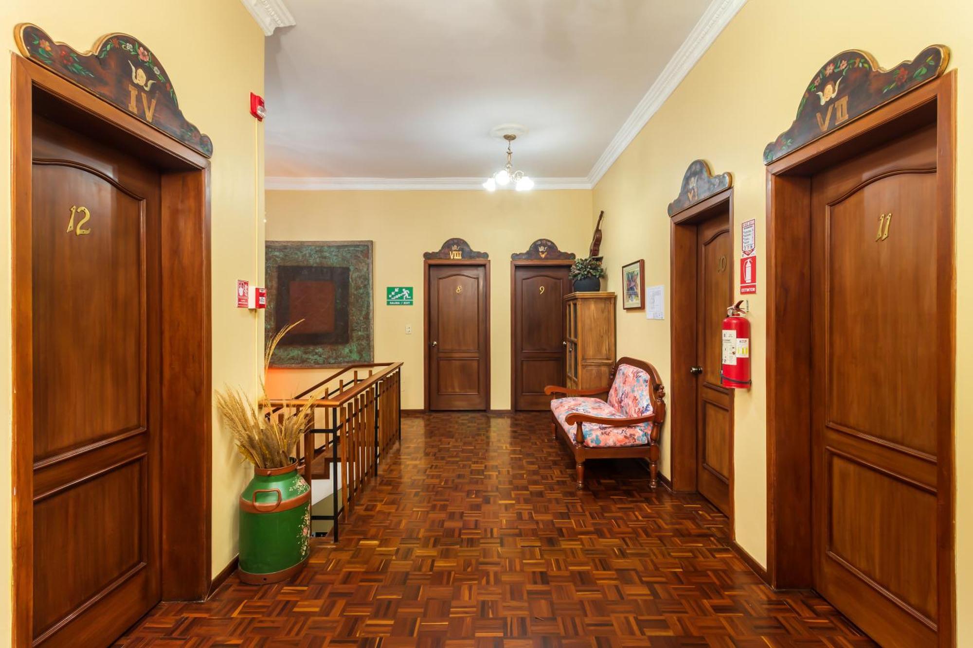 Hotel La Cartuja Quito Exterior photo