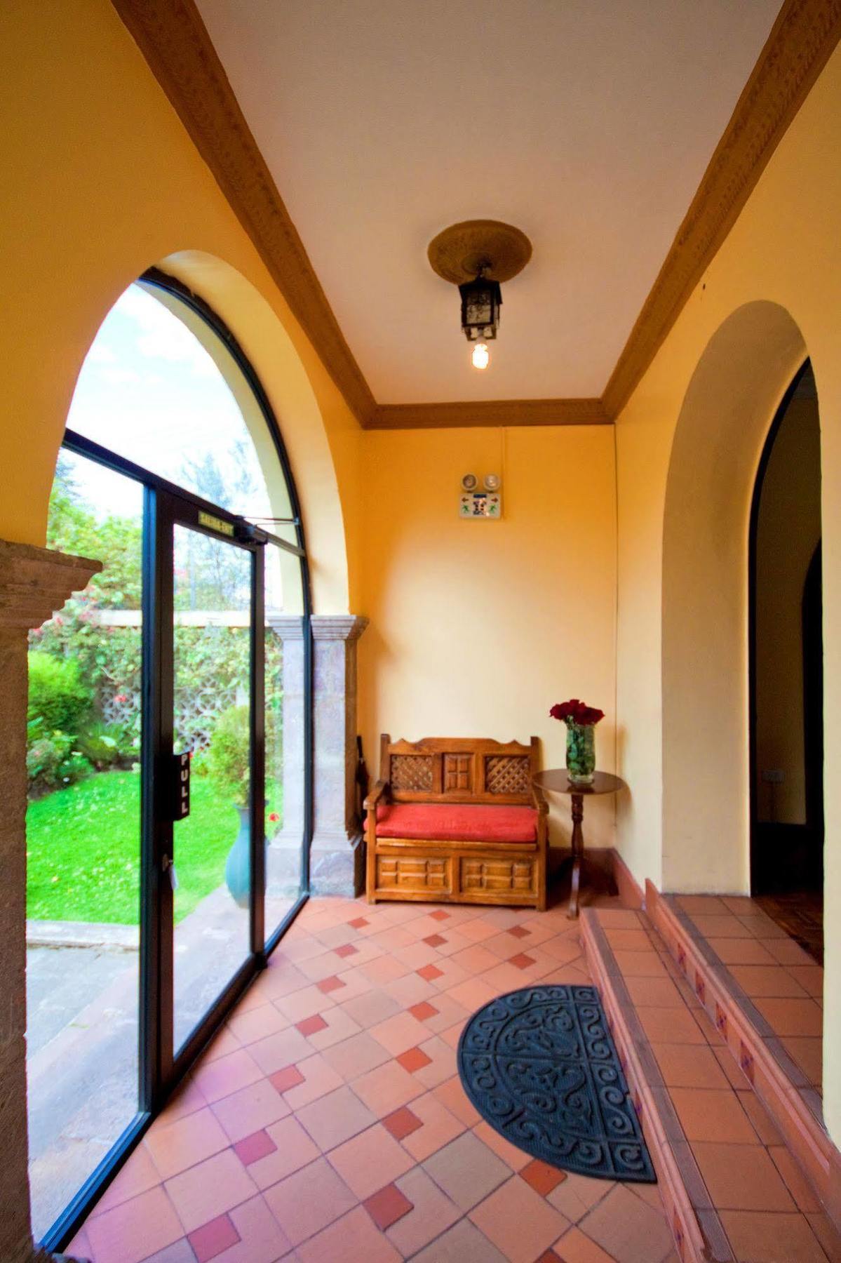 Hotel La Cartuja Quito Exterior photo